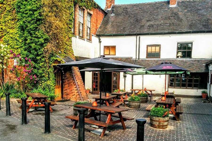 Visit the The Royal Oak, Eccleshall A Taphouse by Joule's Brewery